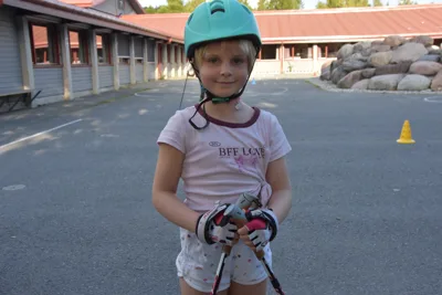 Frida (9) prøvde rulleski for første gang: - Overrasket over at det gikk så bra. Frida (9) prøvde rulleski for første gang: - Overrasket over at det gikk så bra.