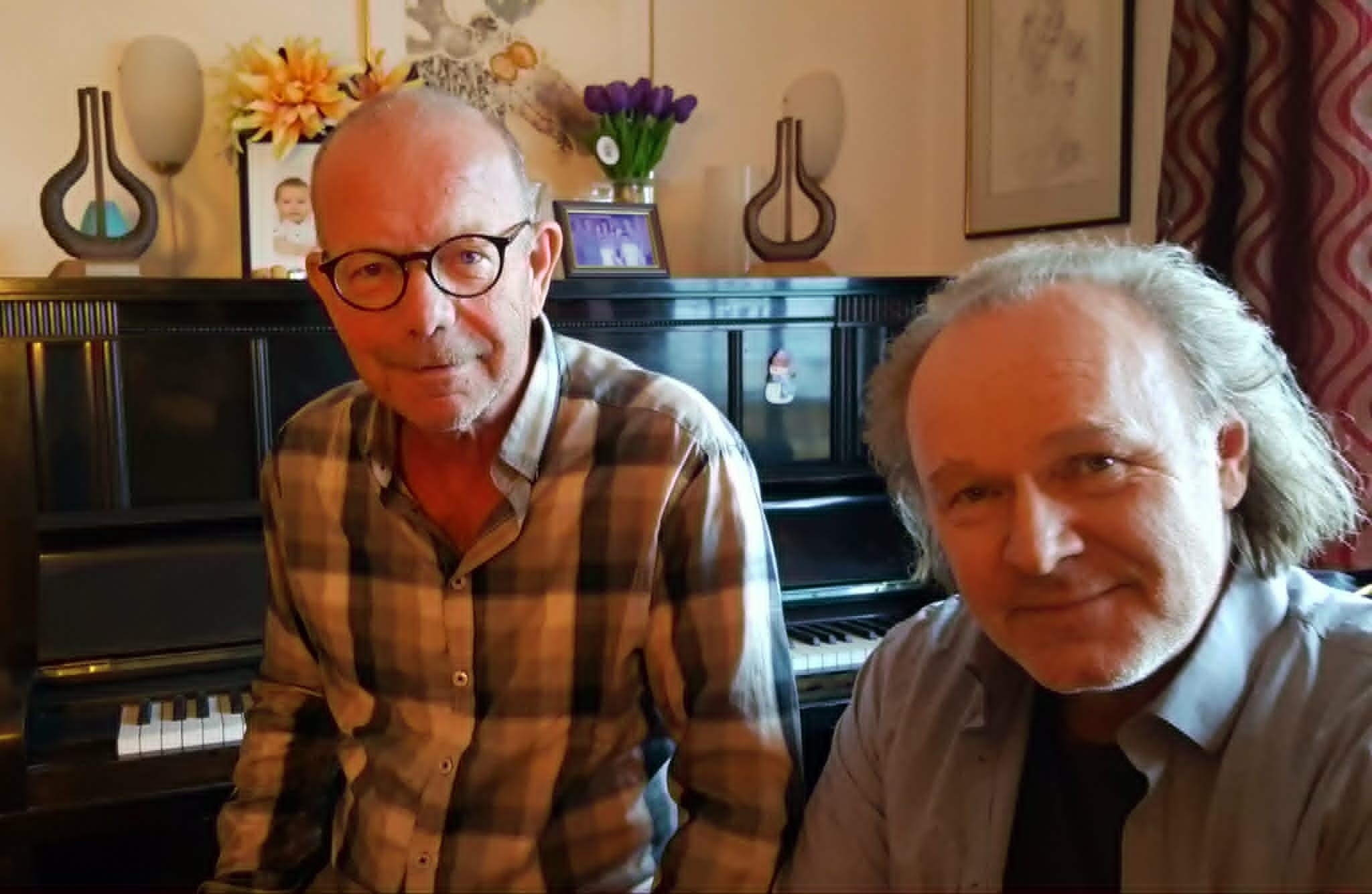 Hans Cato reiser landet rundt med Jonas Fjeld og bidrar til at han får satt bagen fra seg: - Dette er spesielt, han har blitt en nær venn