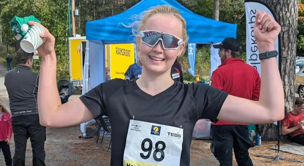 Cornelia (17) har fått smaken på terrengløping: – Det har blitt en hobby Cornelia (17) har fått smaken på terrengløping: – Det har blitt en hobby