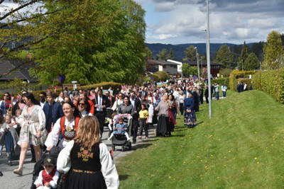 Dagens lengste: Liers lengste 17. mai-tog i 2026 var definitivt toget fra Fosshagen og ned til Hegg skole.